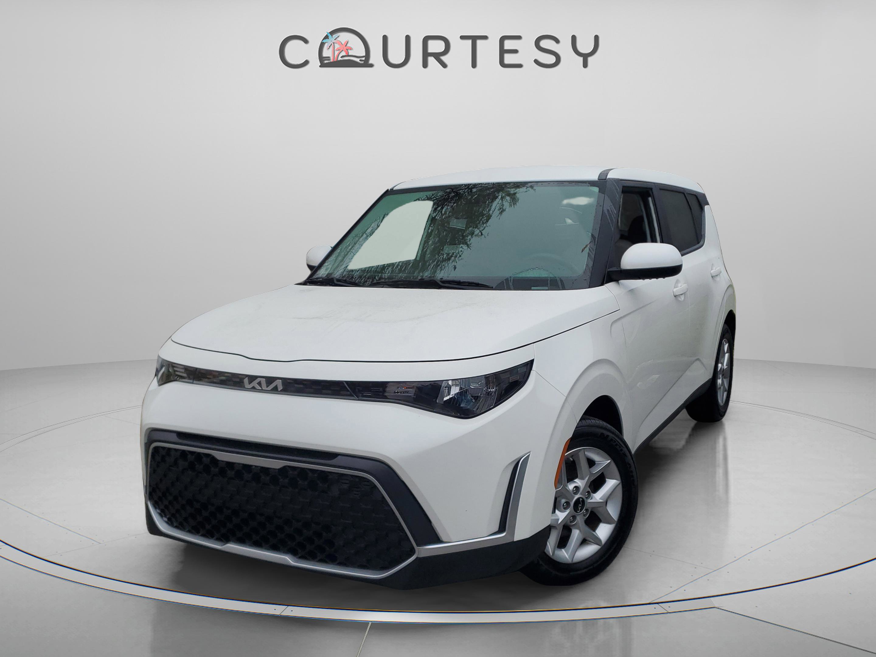 Certified 2025 Kia Soul LX image 1