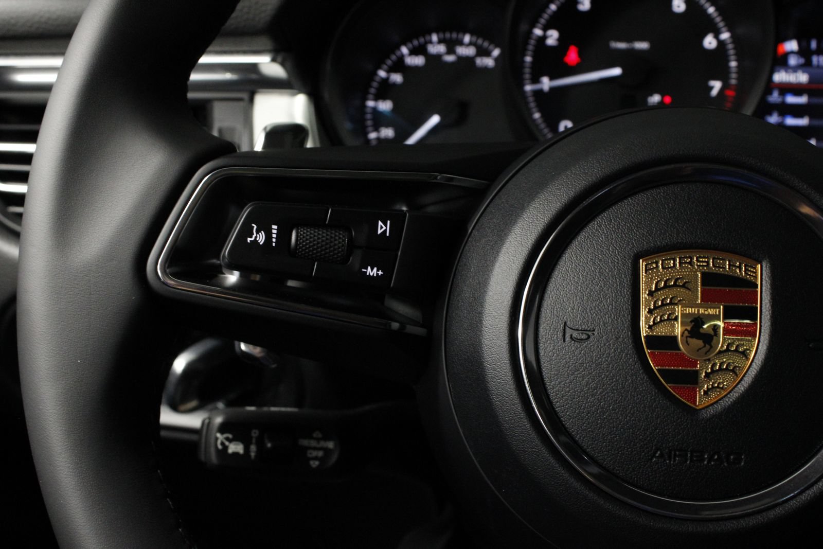 Certified 2026 Porsche Macan AWD/4WD image 24