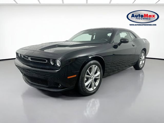 Used 2022 Dodge Challenger SXT w/ Driver Convenience Group image 5