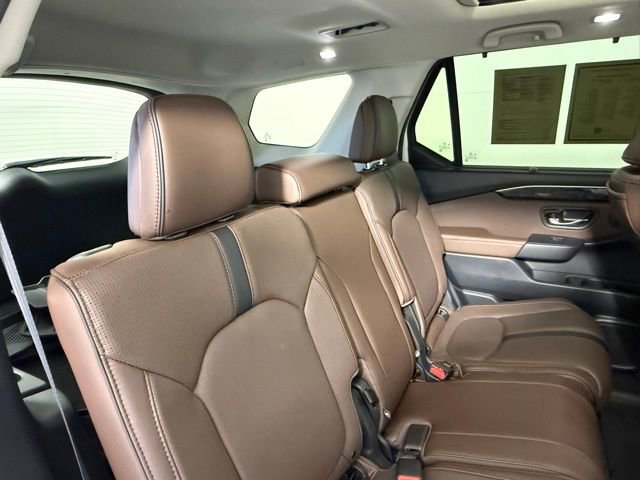 Used 2025 Honda Pilot Elite image 48