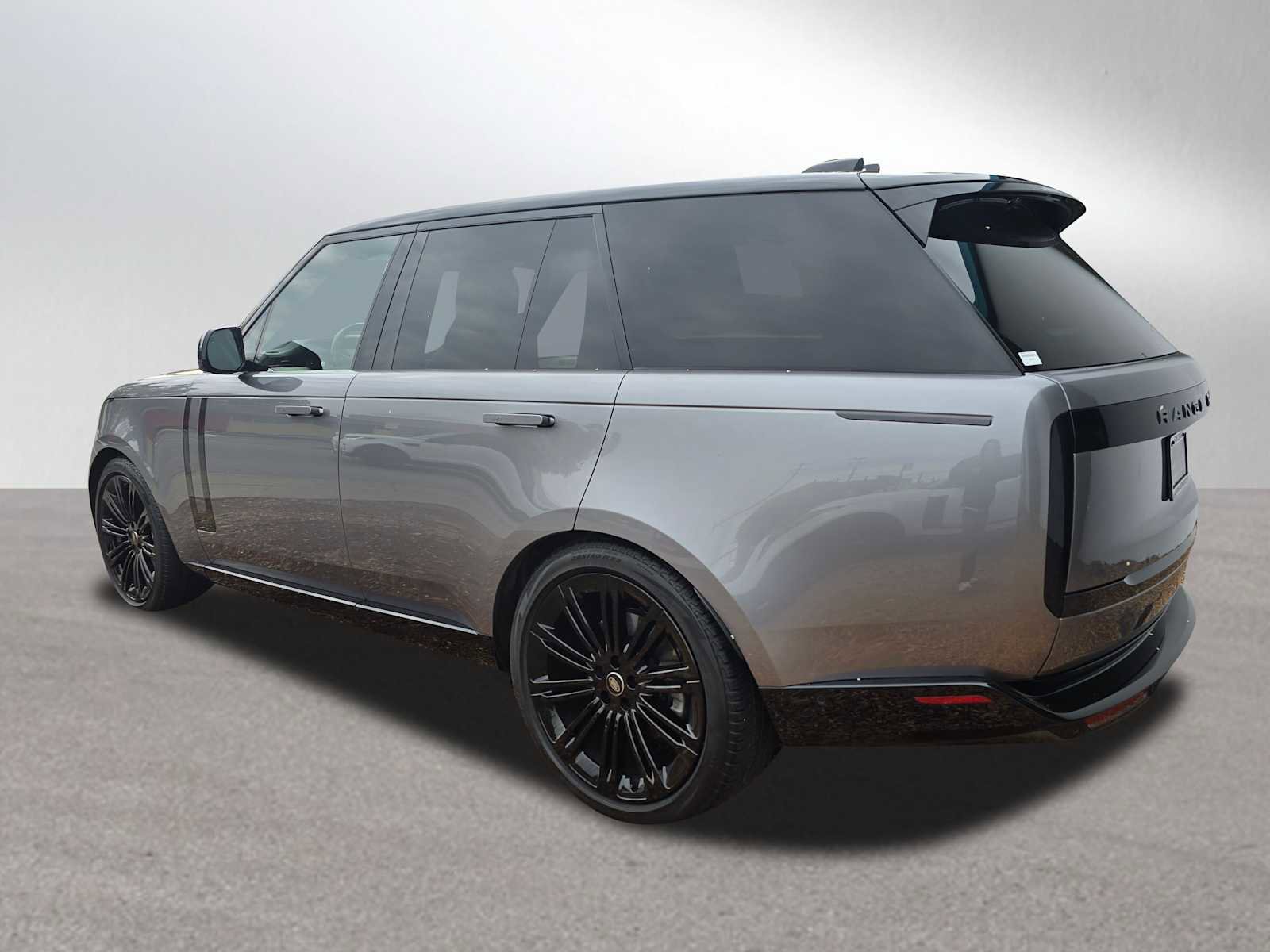 Used 2023 Land Rover Range Rover SE image 3
