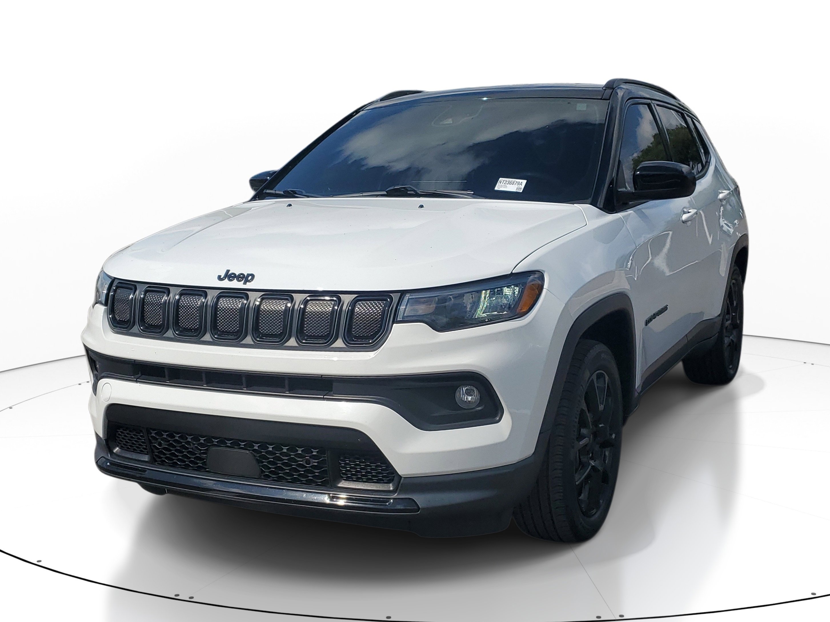 Used 2022 Jeep Compass Latitude FWD image 3