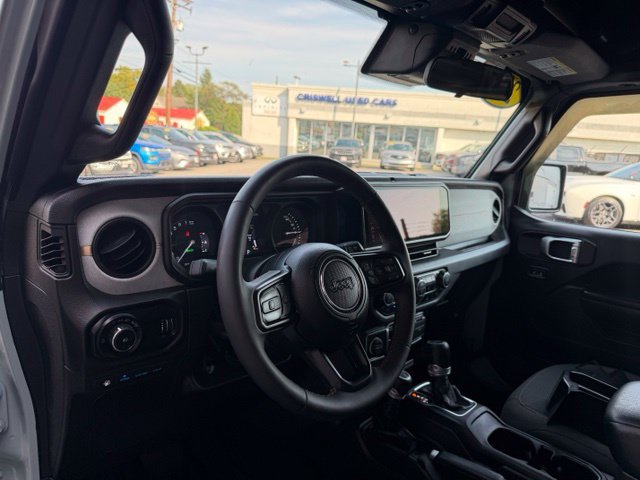 Used 2024 Jeep Wrangler Unlimited w/ Convenience Group AWD/4WD image 6