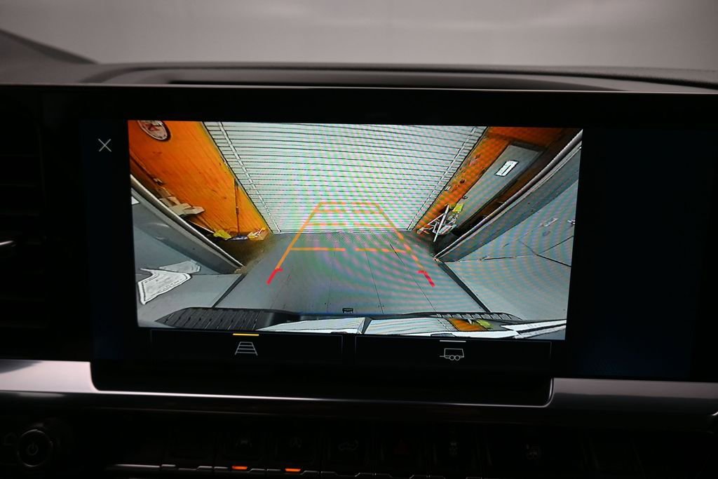 Used 2023 Chevrolet Silverado 1500 RST AWD/4WD image 18