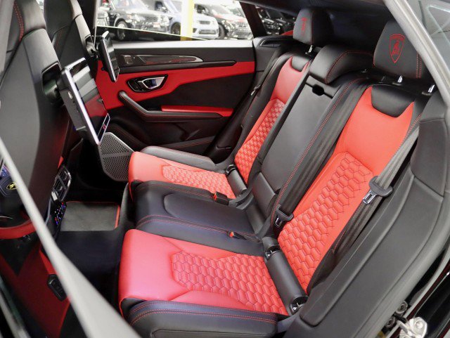 Used 2022 Lamborghini Urus AWD/4WD image 37