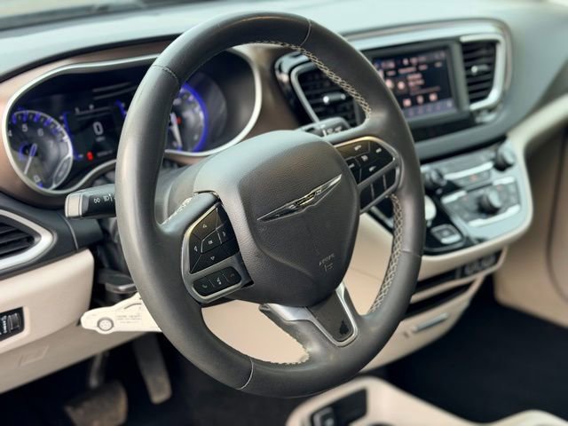 Used 2023 Chrysler Voyager LX image 8