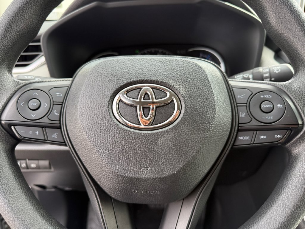 Used 2025 Toyota RAV4 XLE AWD/4WD image 19