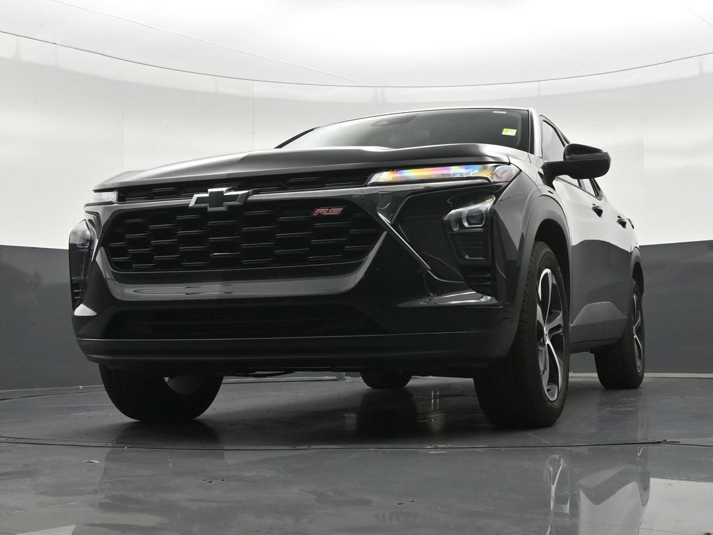 Used 2025 Chevrolet Trax RS w/ Driver Confidence Package FWD image 30