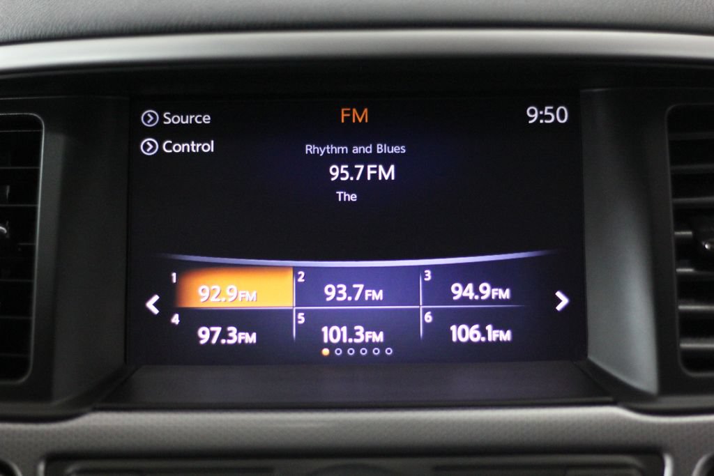Used 2020 Nissan Pathfinder SL AWD/4WD image 19