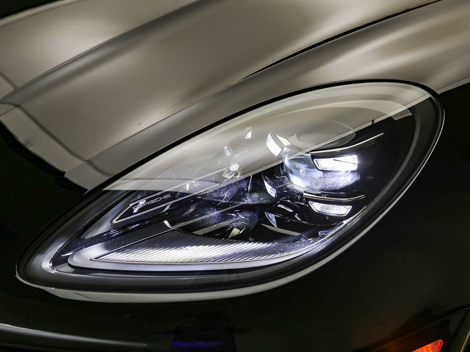 Certified 2026 Porsche Macan AWD/4WD image 11