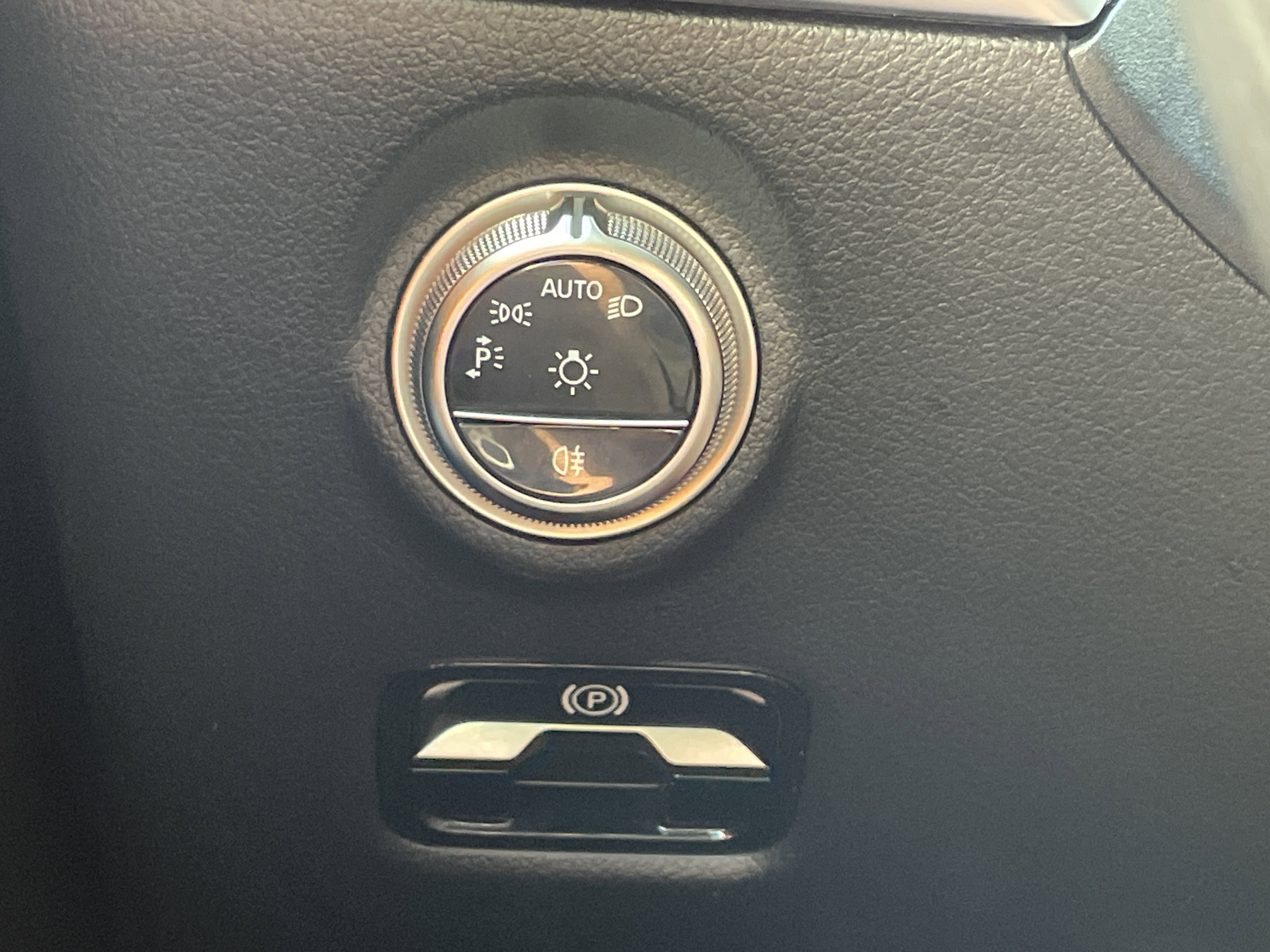 Used 2025 Mercedes-Benz C 300 Sedan image 25