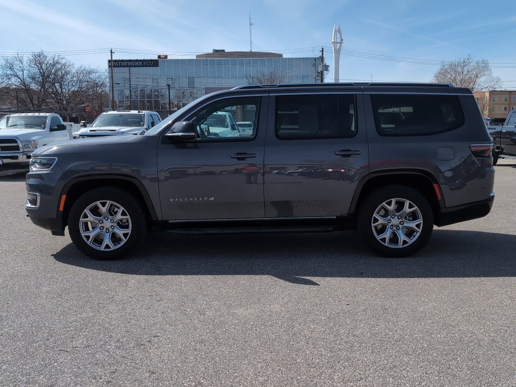Used 2023 Jeep Wagoneer 4WD image 1