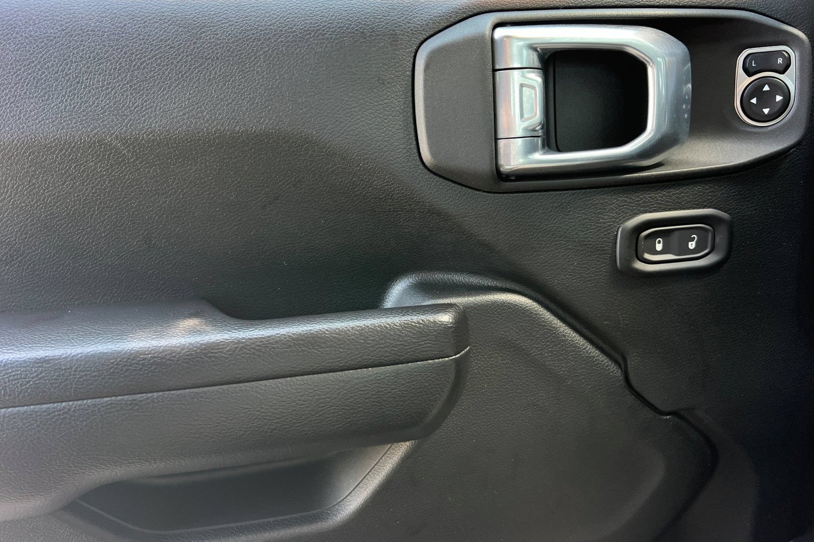 Used 2023 Jeep Gladiator Sport AWD/4WD image 12