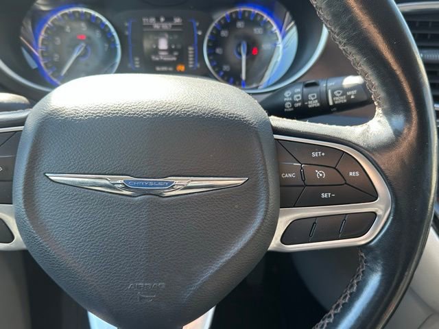 Used 2019 Chrysler Pacifica Touring-L image 22