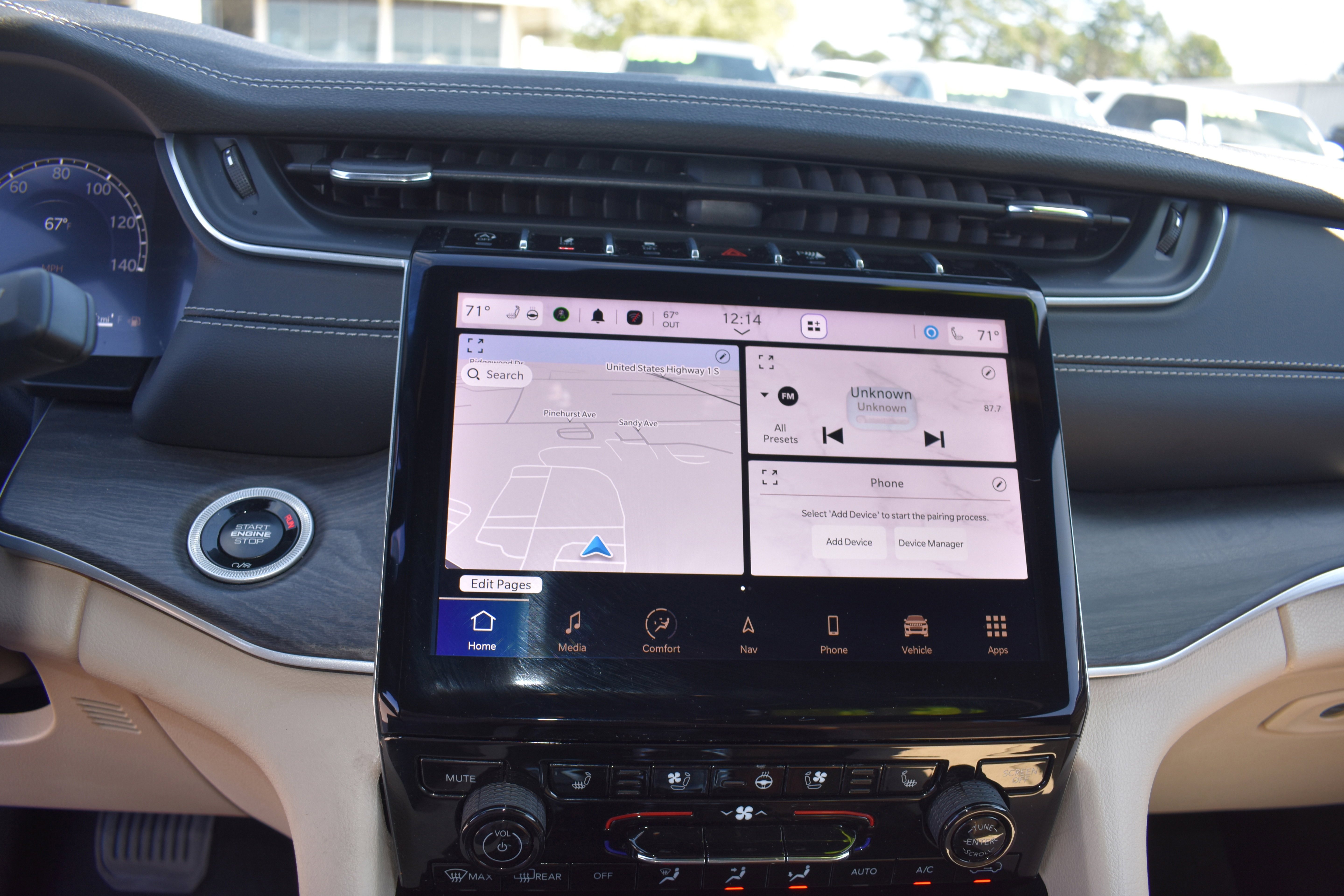 Used 2025 Jeep Grand Cherokee Limited w/ Luxury Tech Group II image 18