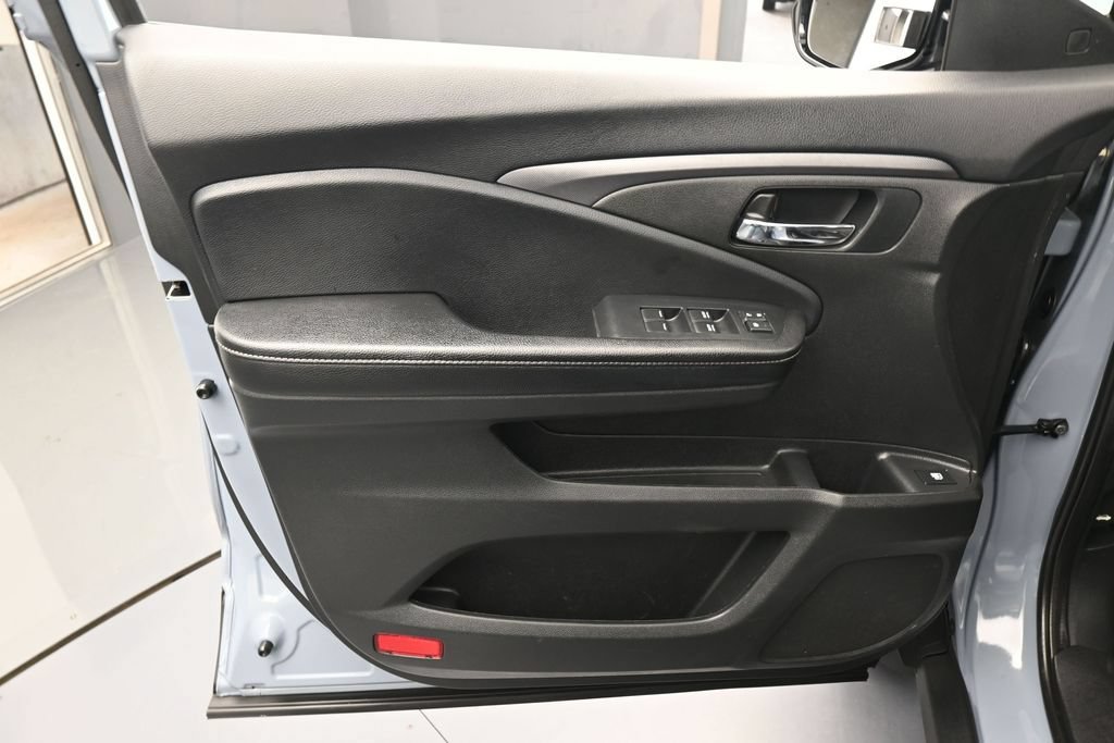 Used 2024 Honda Ridgeline Sport image 13