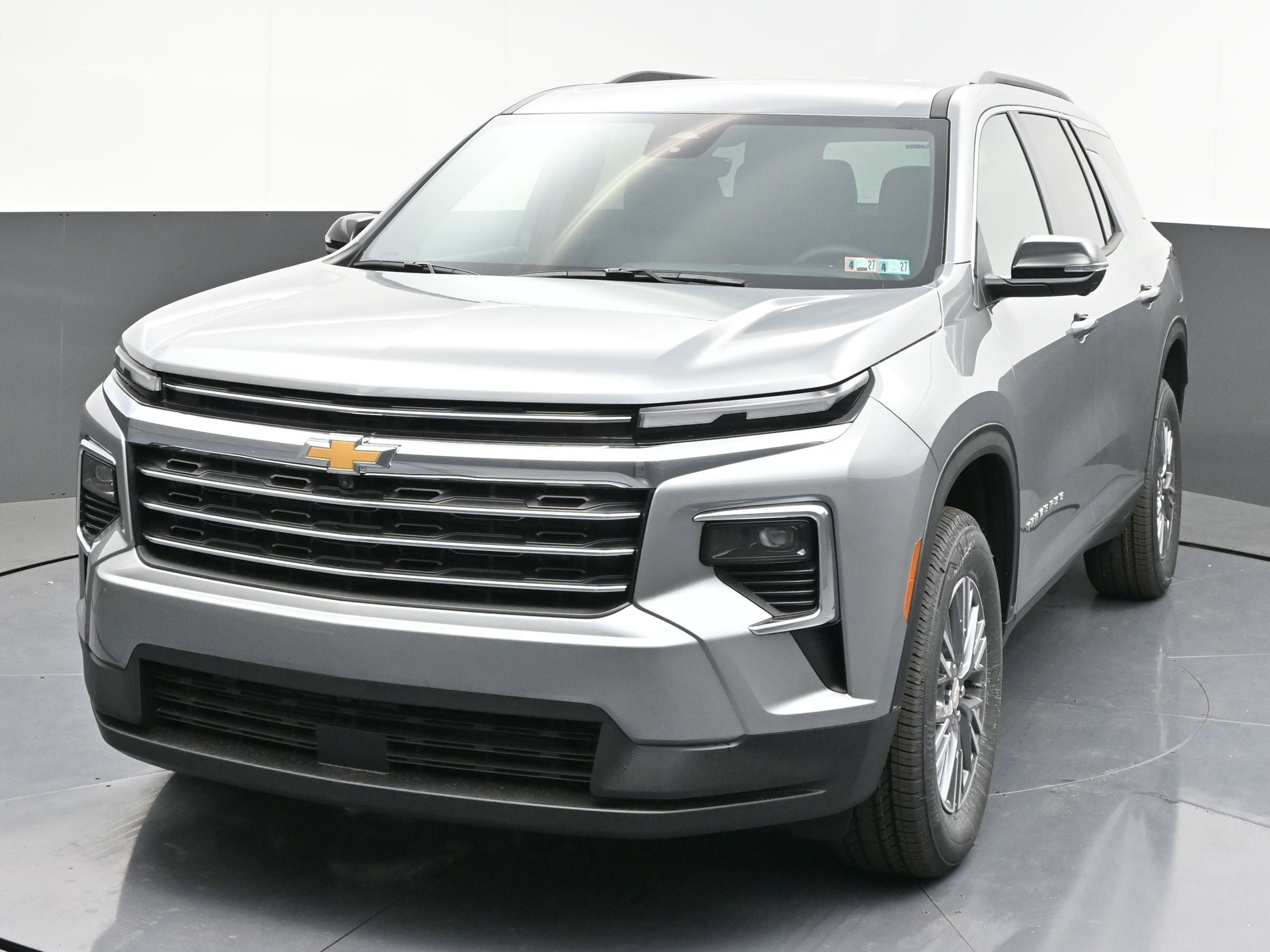 New 2026 Chevrolet Traverse LT w/ Driver Confidence Package AWD/4WD image 3