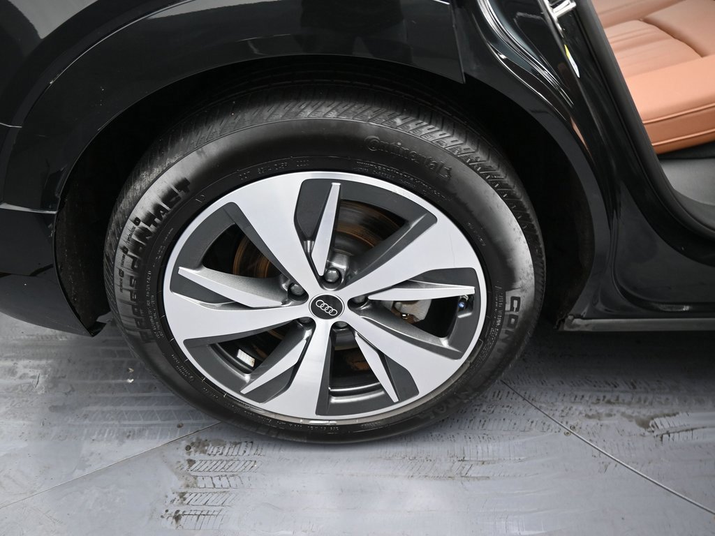 Used 2024 Audi Q8 e-tron Premium Plus image 41