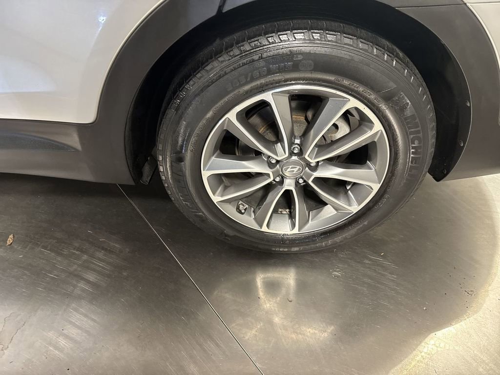 Used 2017 Hyundai Santa Fe SE image 12