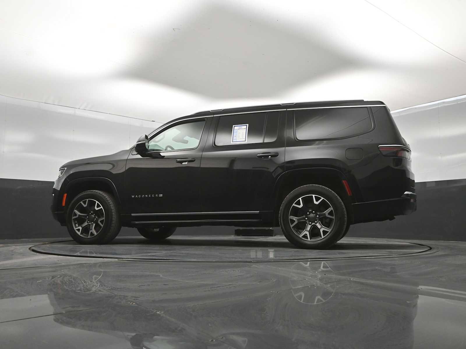 Used 2024 Jeep Wagoneer Series III AWD/4WD image 35