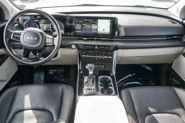 Used 2024 Kia Carnival EX image 13
