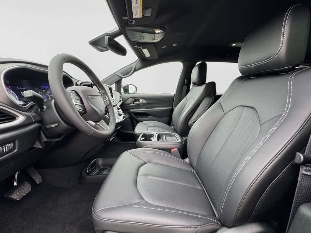 New 2027 Chrysler Pacifica Select FWD image 17