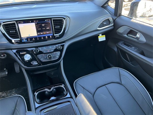 New 2026 Chrysler Pacifica Limited w/ Trailer Tow Group image 35