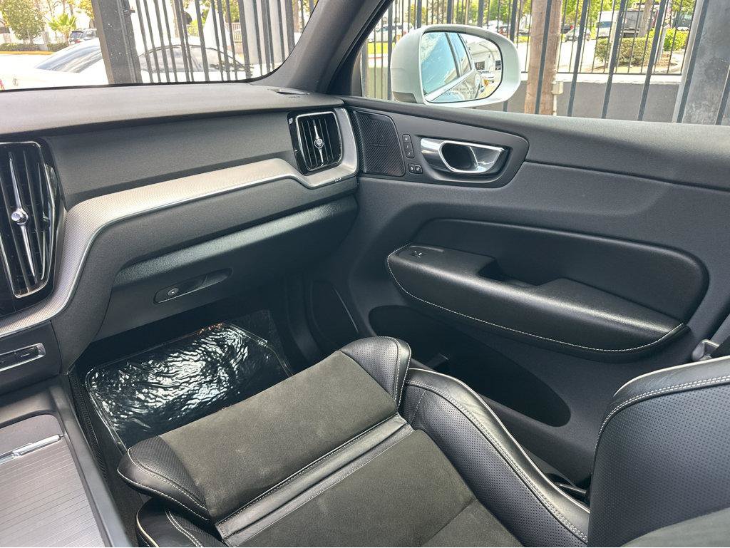 Used 2019 Volvo XC60 T8 R-Design w/ Advanced Package AWD/4WD image 18