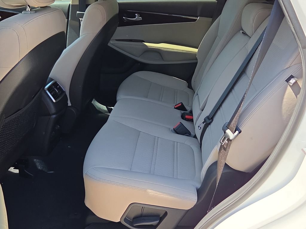 Used 2016 Kia Sorento LX w/ LX Convenience Package image 13