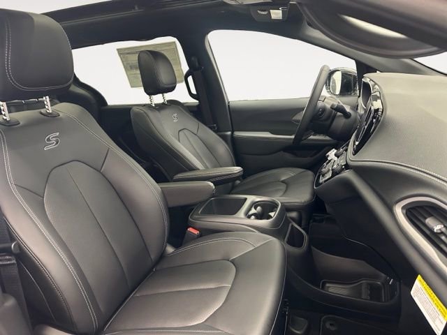 New 2026 Chrysler Pacifica Select w/ S Appearance Package image 17