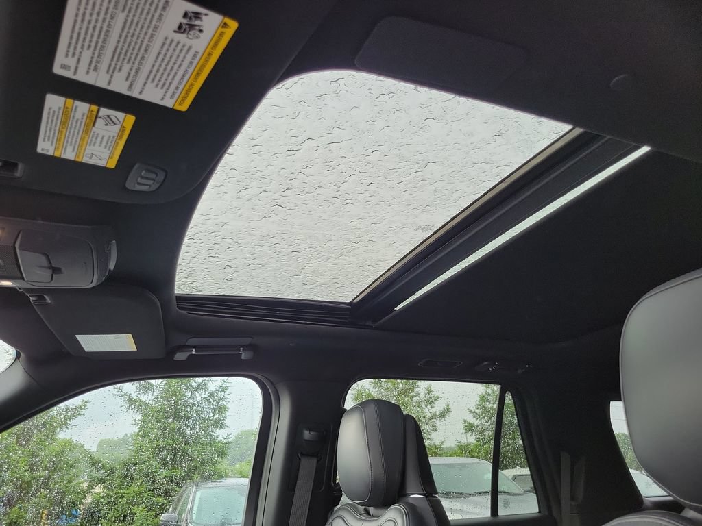 Used 2024 Lincoln Navigator Reserve AWD/4WD image 9