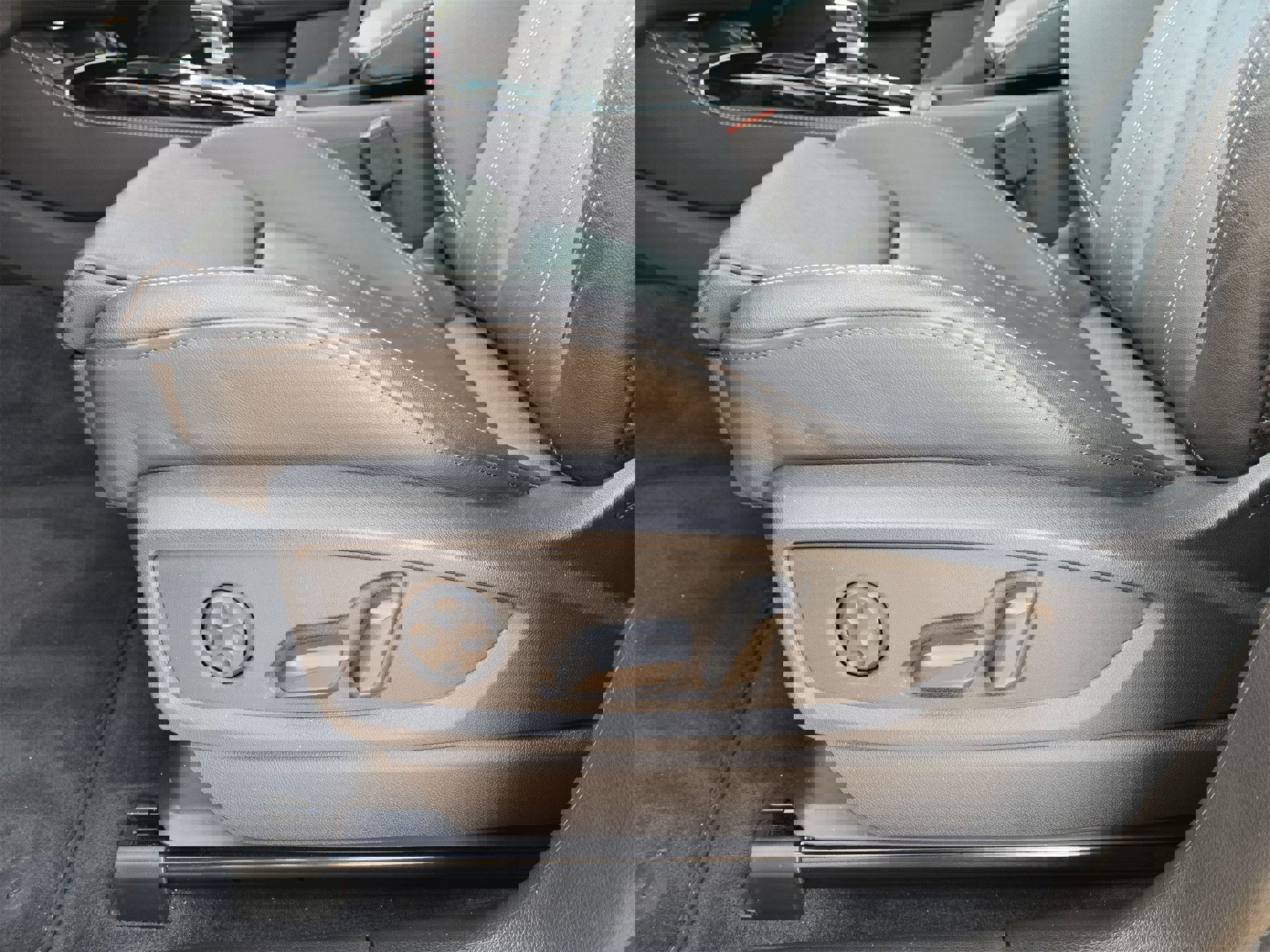 Certified 2024 Audi Q5 2.0T Premium Plus image 17