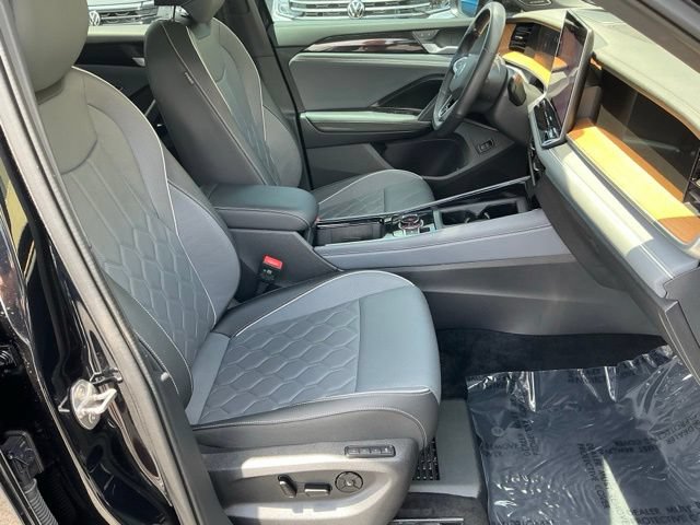 Certified 2025 Volkswagen Tiguan SEL R-Line AWD/4WD image 23
