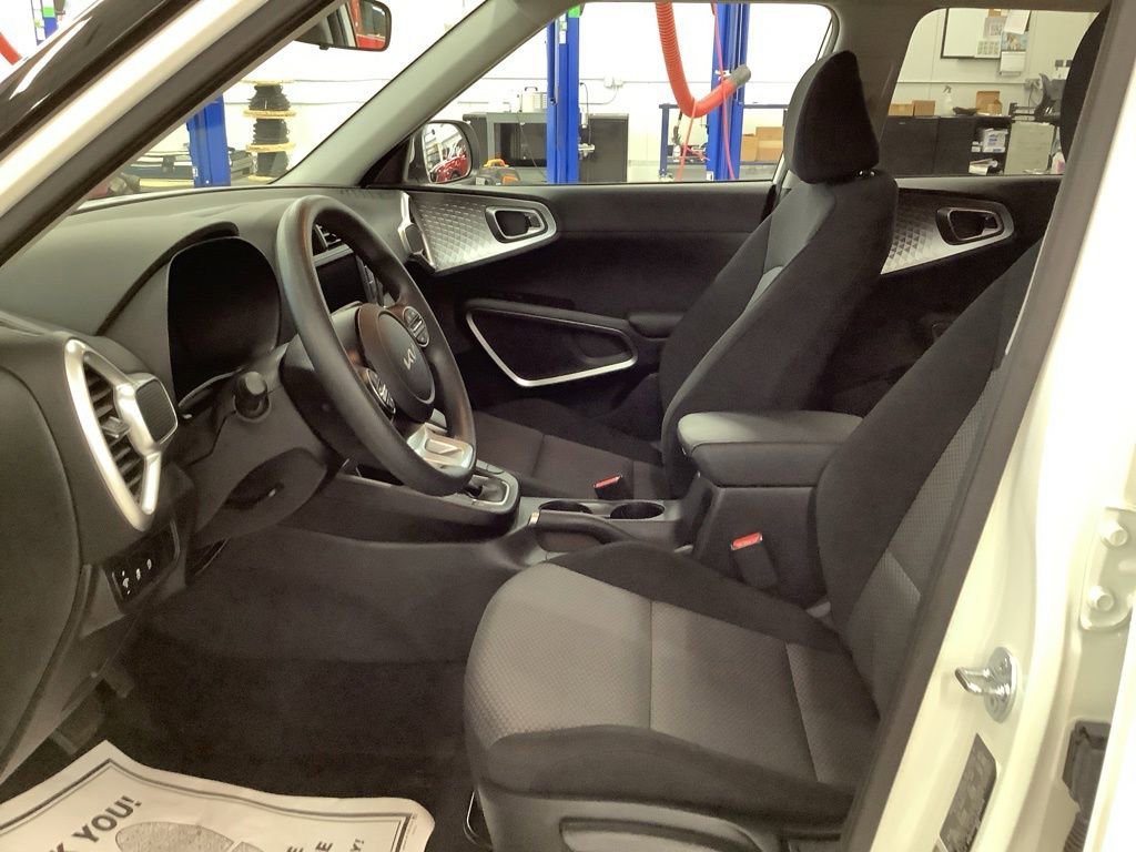 Certified 2025 Kia Soul LX FWD image 19