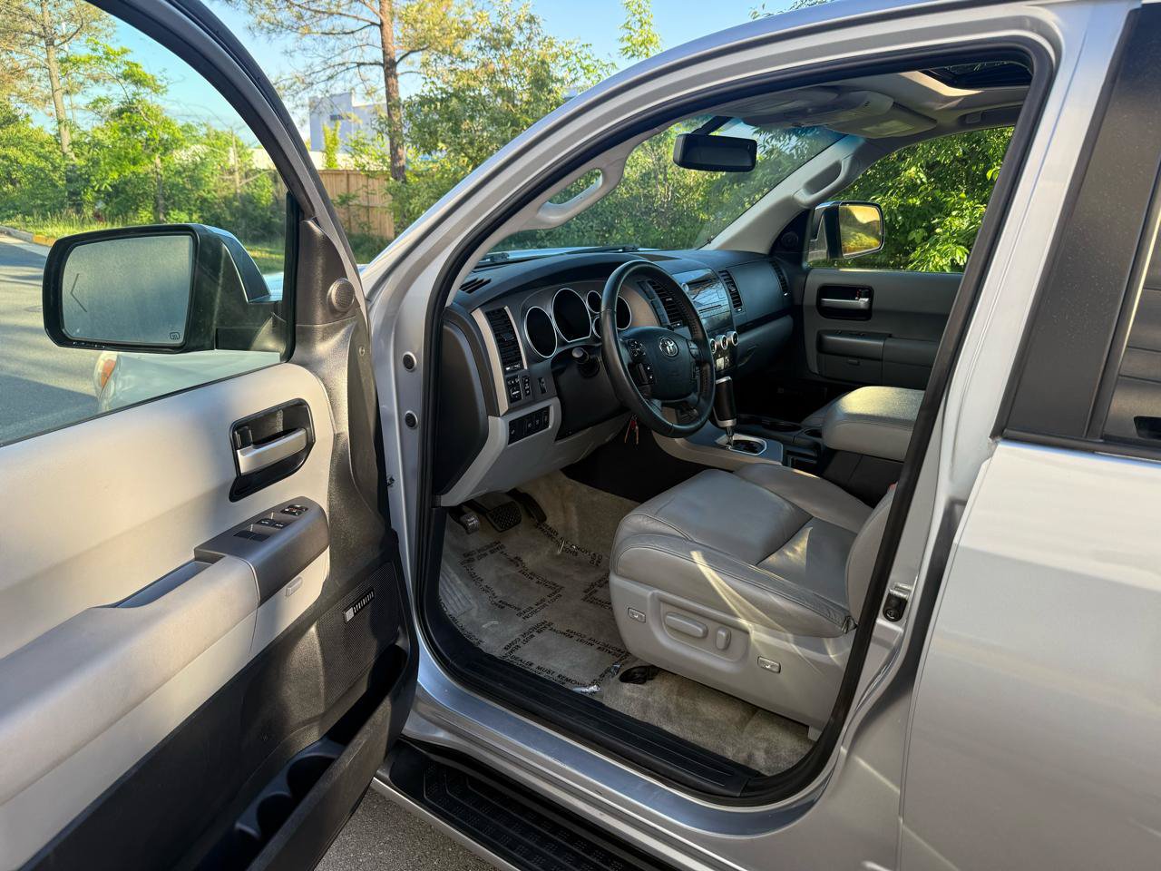 Used 2010 Toyota Sequoia Limited AWD/4WD image 13