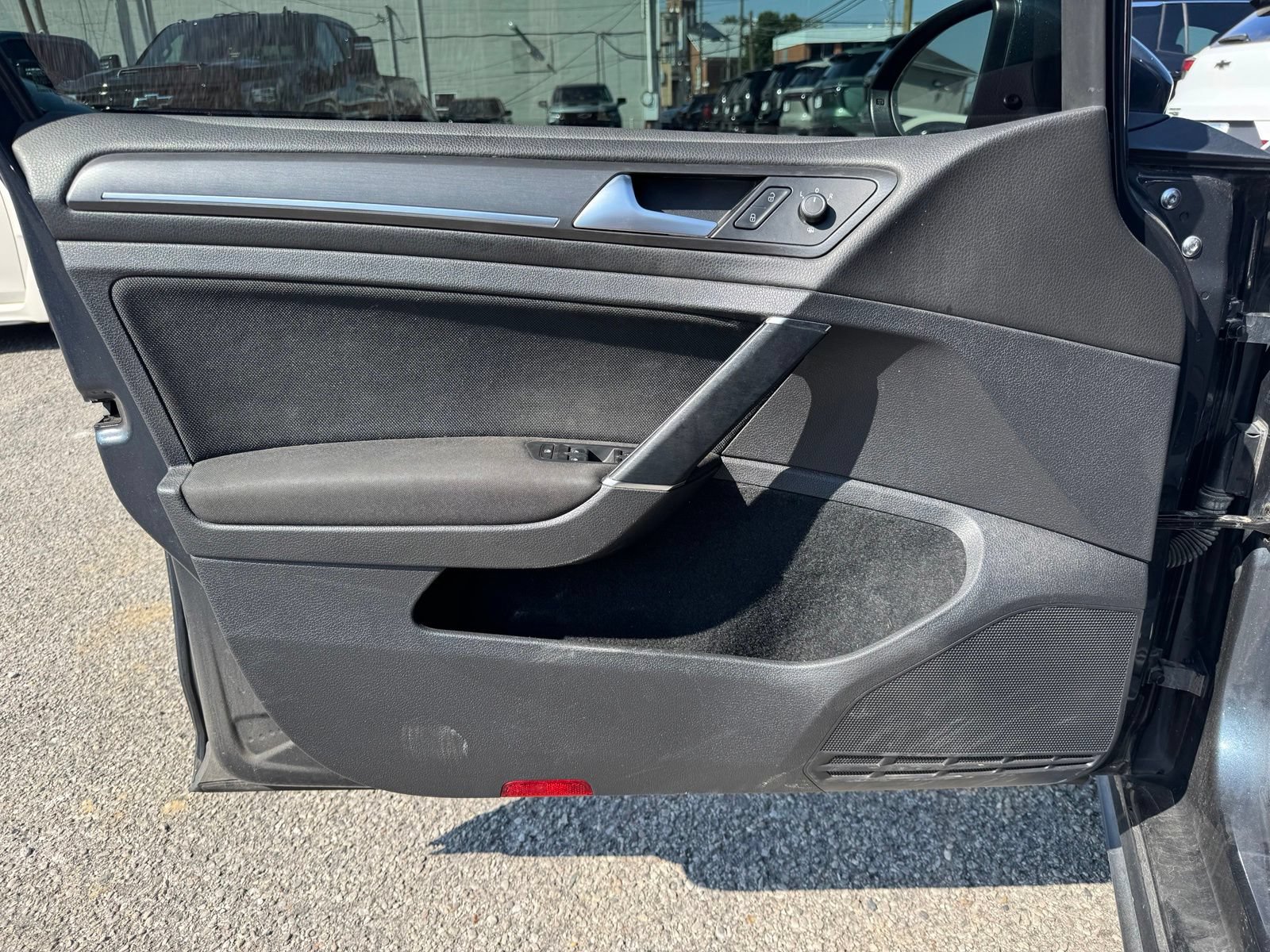 Used 2018 Volkswagen Golf 4-Door FWD image 11