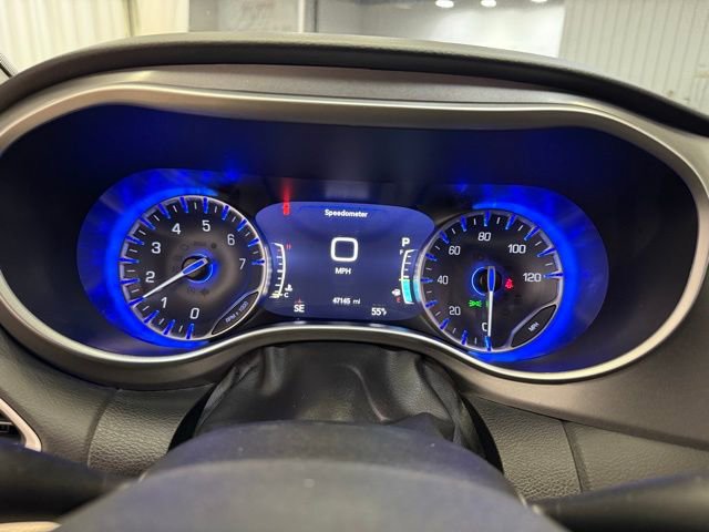 Used 2024 Chrysler Pacifica Touring-L image 6