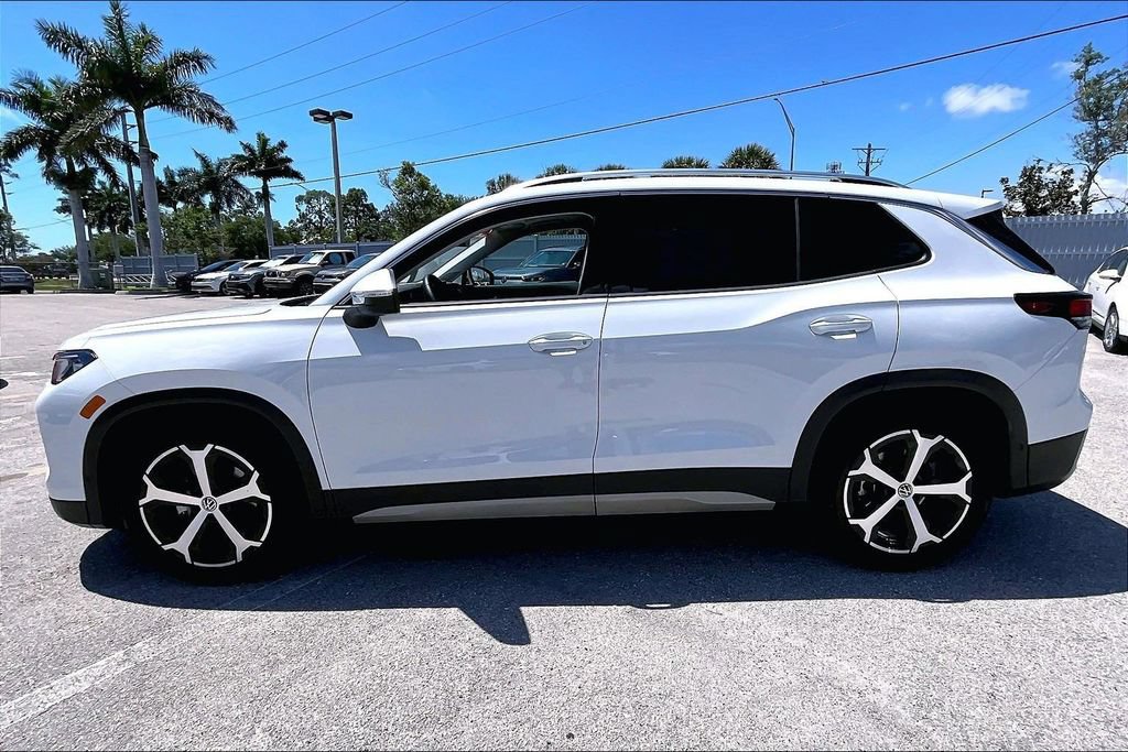 Certified 2026 Volkswagen Tiguan SE w/ Panoramic Sunroof Package FWD image 8