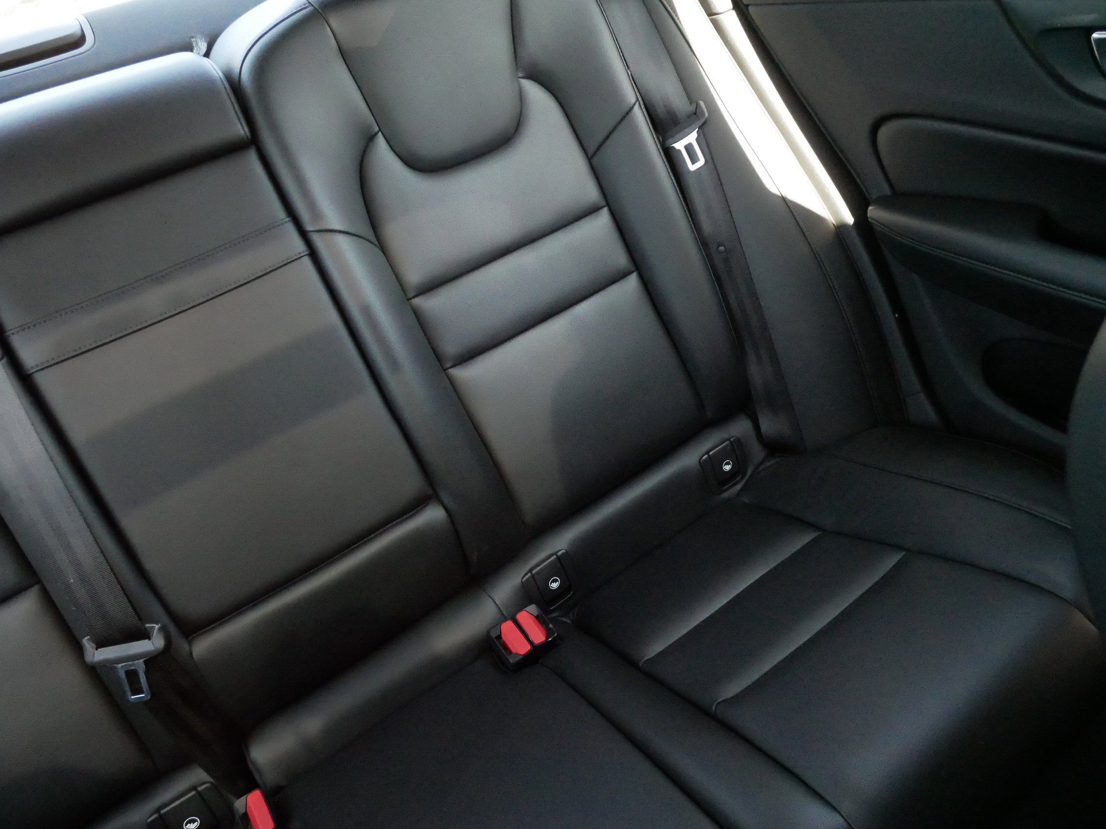 Used 2019 Volvo S60 T6 Momentum w/ Premium Package image 14