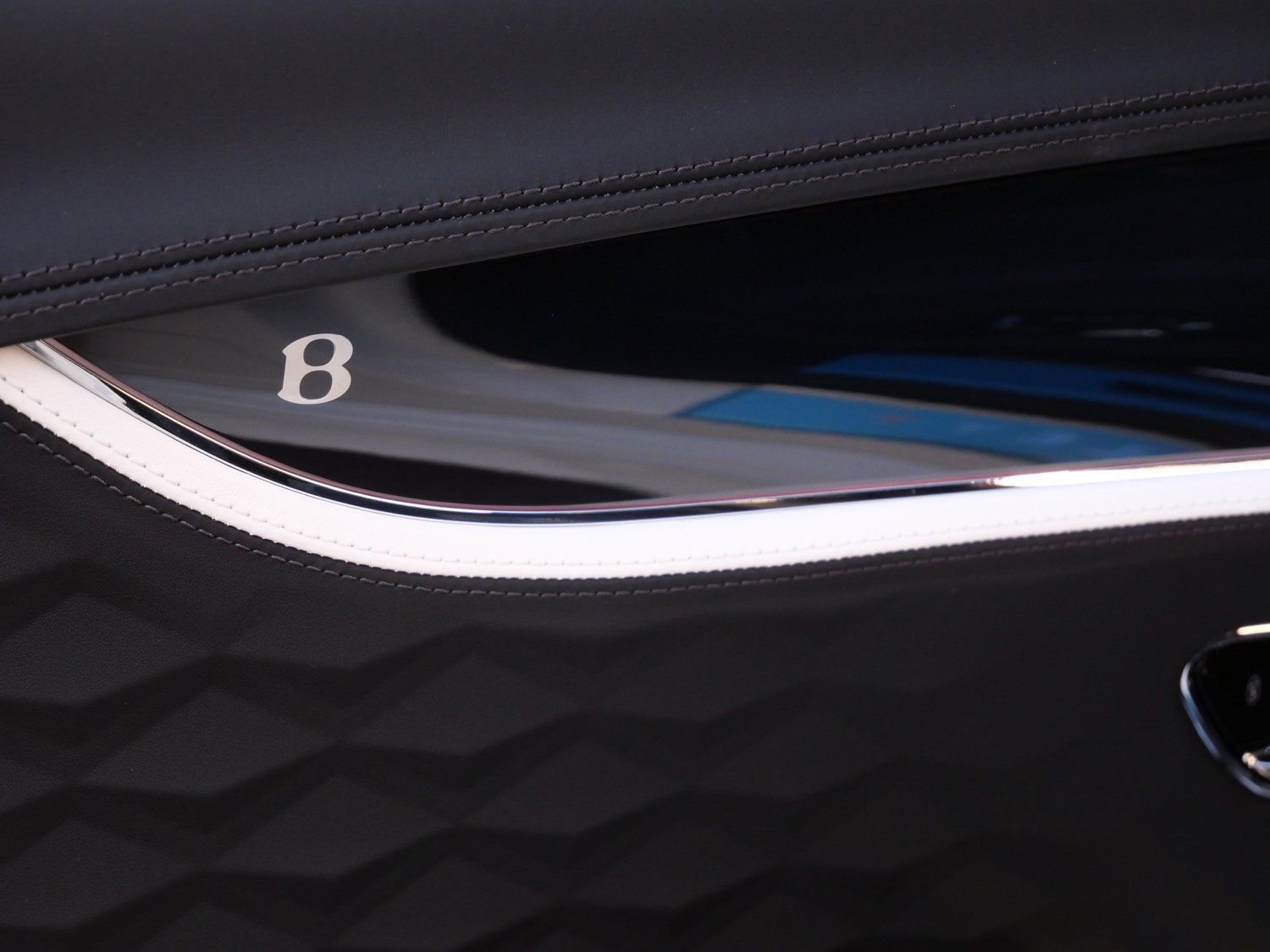 New 2026 Bentley Flying Spur Plug-In Hybrid AWD/4WD image 18
