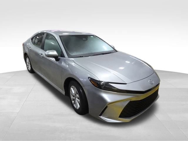 Used 2025 Toyota Camry LE image 9