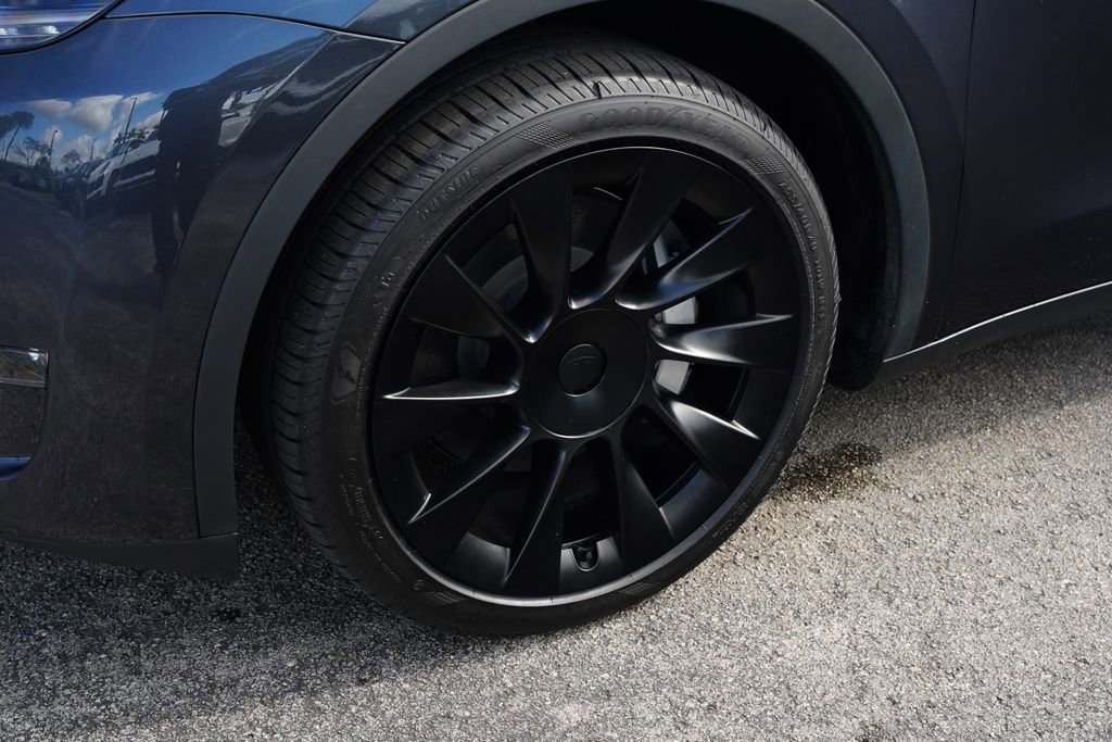 Used 2024 Tesla Model Y Long Range AWD/4WD image 14