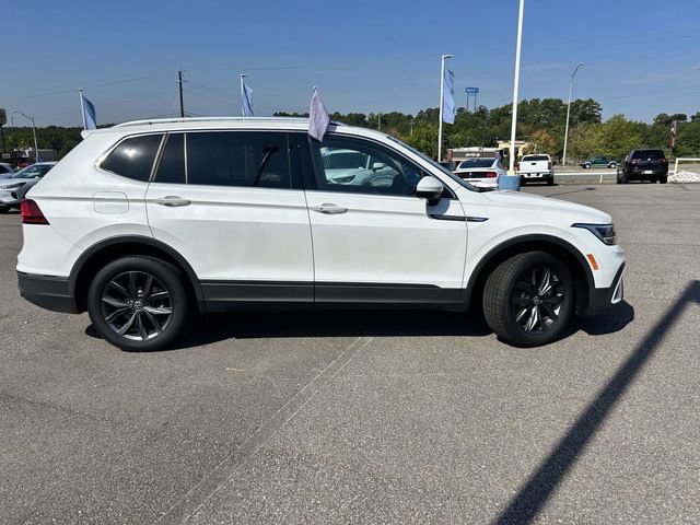 Used 2023 Volkswagen Tiguan SE FWD image 2