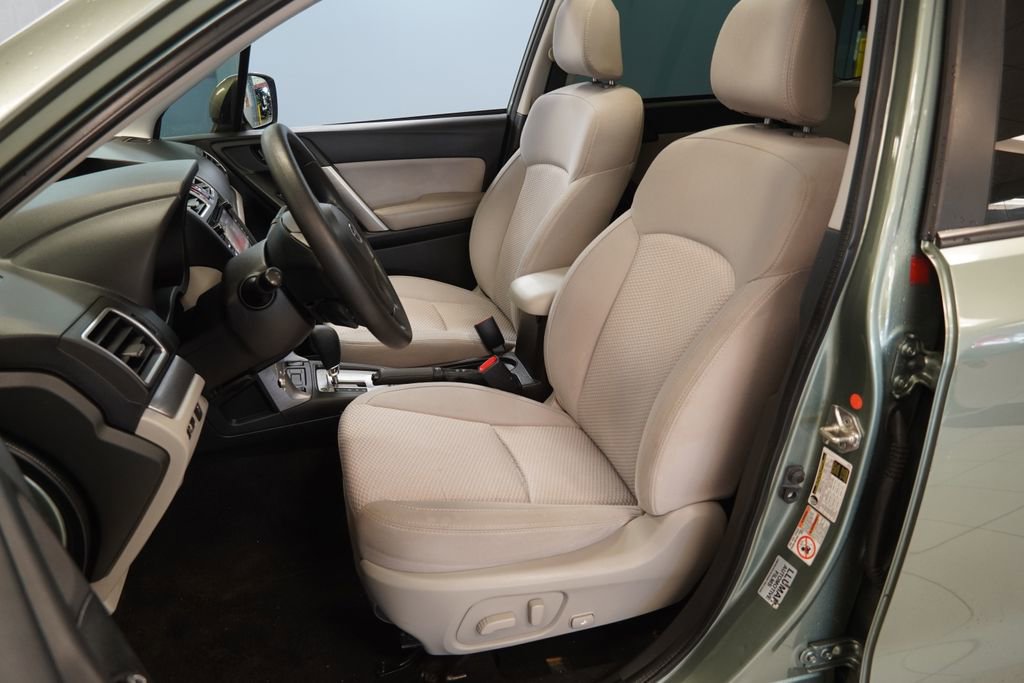 Used 2016 Subaru Forester 2.5i Premium image 3