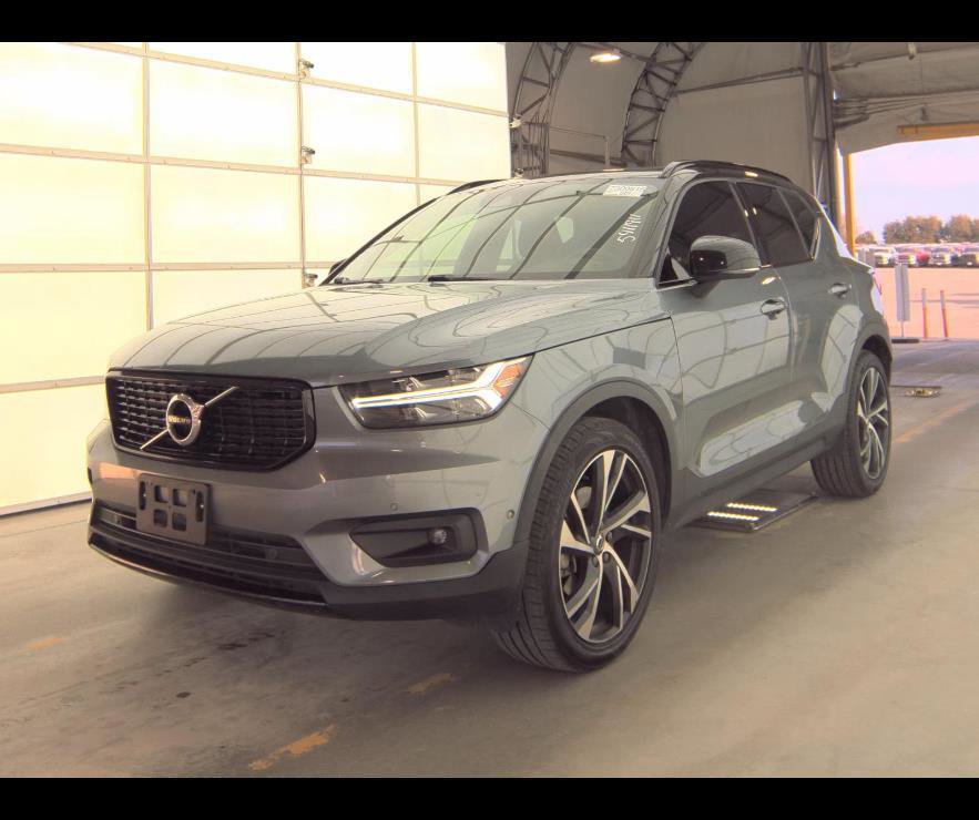 Used 2019 Volvo XC40 T4 R-Design image 2