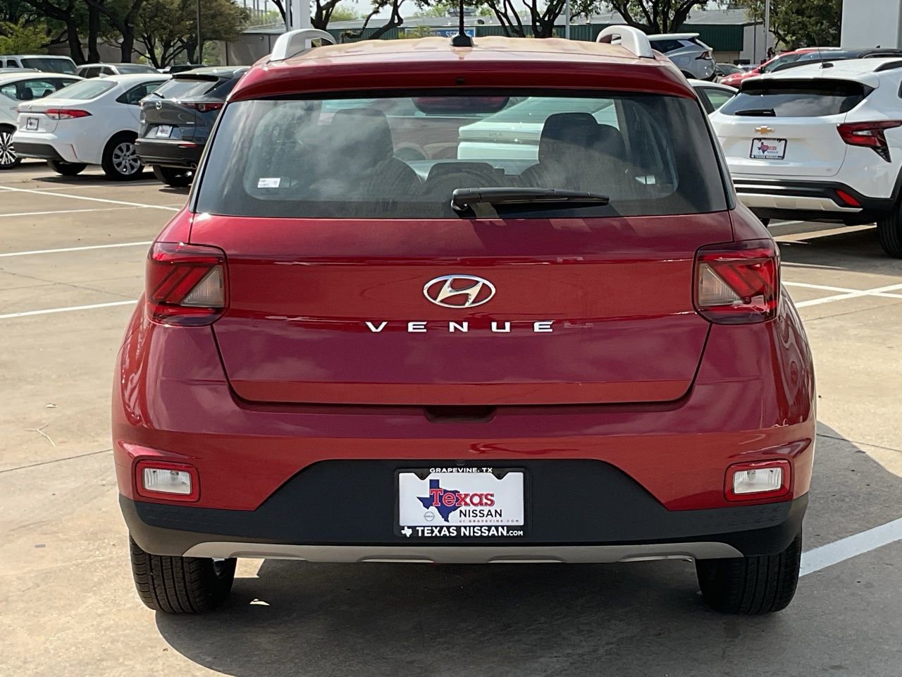 Used 2025 Hyundai Venue SEL image 6