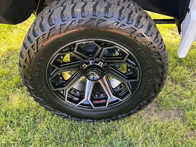 New 2026 GMC Sierra 2500 AT4 w/ Technology Package AWD/4WD image 15