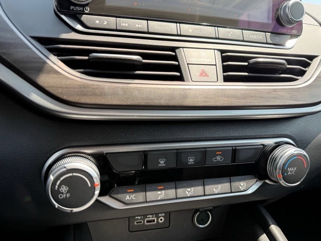 Used 2025 Nissan Altima 2.5 SV FWD image 17