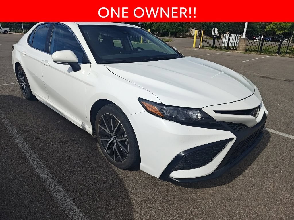 Used 2023 Toyota Camry SE w/ Convenience Package FWD image 3