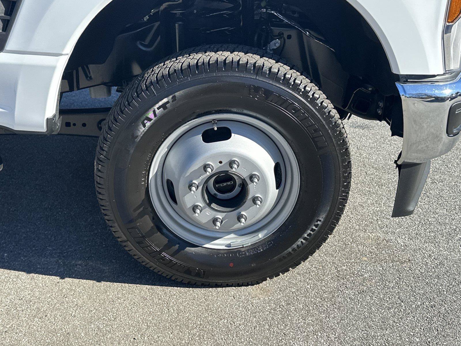 New 2026 Ford F350 XL w/ XL Chrome Package AWD/4WD image 14